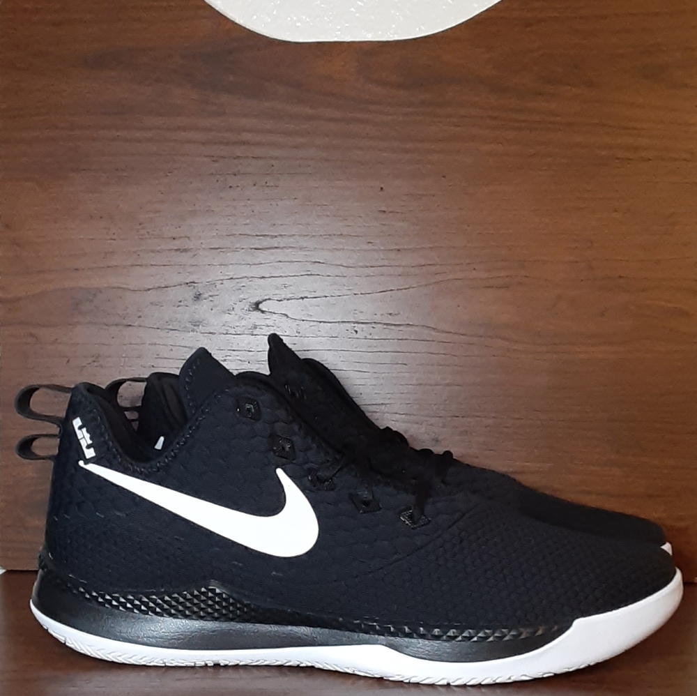 Nike Lebron James Witness 3